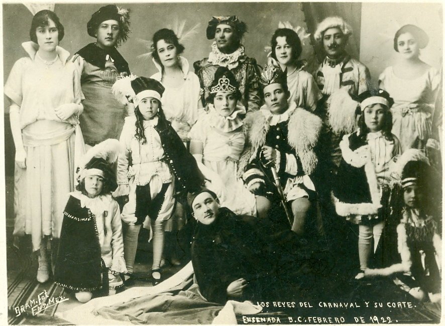 Reyes de Carnaval y su Corte real (1922)