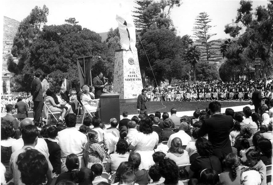 Inauguración del Monumento a la Madre en 1965. Fco. de la Gala Prragas