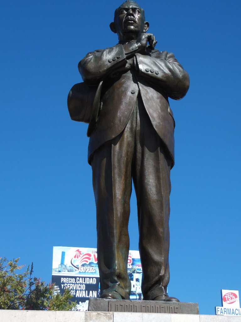 Otra vista del monumento a Lázaro Cárdena